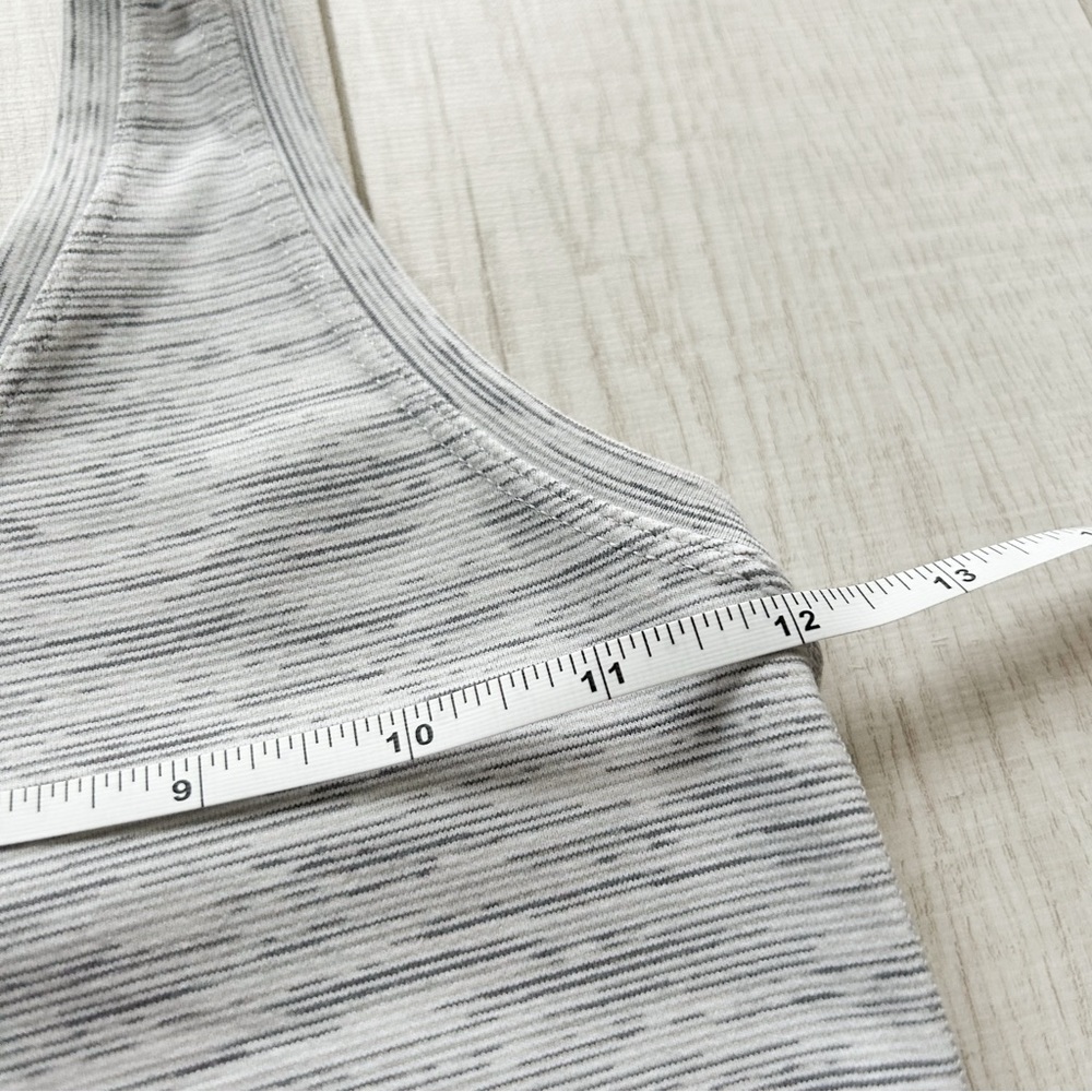 Lululemon light grey workout tank top - Picture 4 of 7